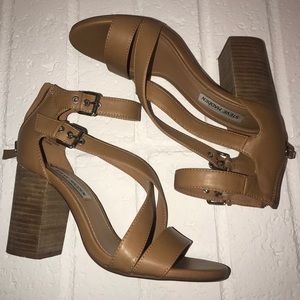 STEVE MADDEN block heel - tan size 8